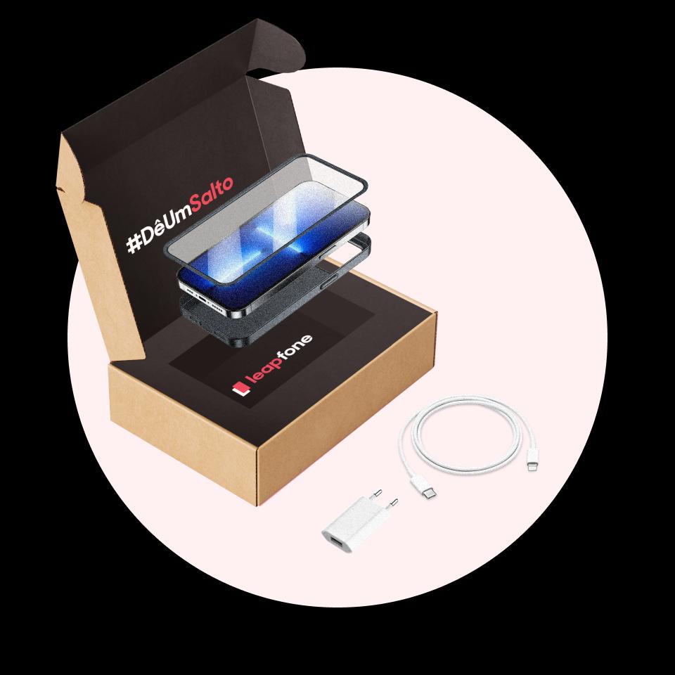 caixa da leapfone aberta com o smartphone dentro, ao fundo um circulo rosa claro